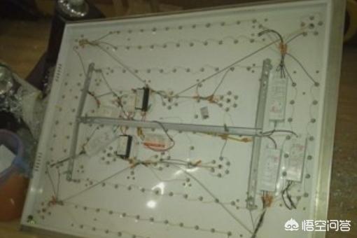 几何切割水晶灯,钻石切面 + 七彩光效,客厅 C 位出道 几何切割水晶灯,钻石切面 + 七彩光效,客厅 C 位出道