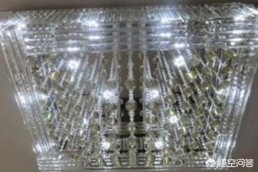 几何切割水晶灯,钻石切面 + 七彩光效,客厅 C 位出道 几何切割水晶灯,钻石切面 + 七彩光效,客厅 C 位出道